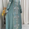 abaya musulman sarcelle 2025 avec col montant et broderie florale exquise, idéale pour les festivités islamiques et les célébrations du ramadan