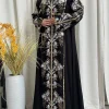 abaya musulman noir avec col montant col en v et broderie florale blanche bleue exquise idéale pour les célébrations de cérémonies islamiques