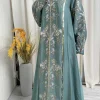 abaya musulman sarcelle 2025 avec col montant et broderie florale exquise, idéale pour les festivités islamiques et les célébrations du ramadan