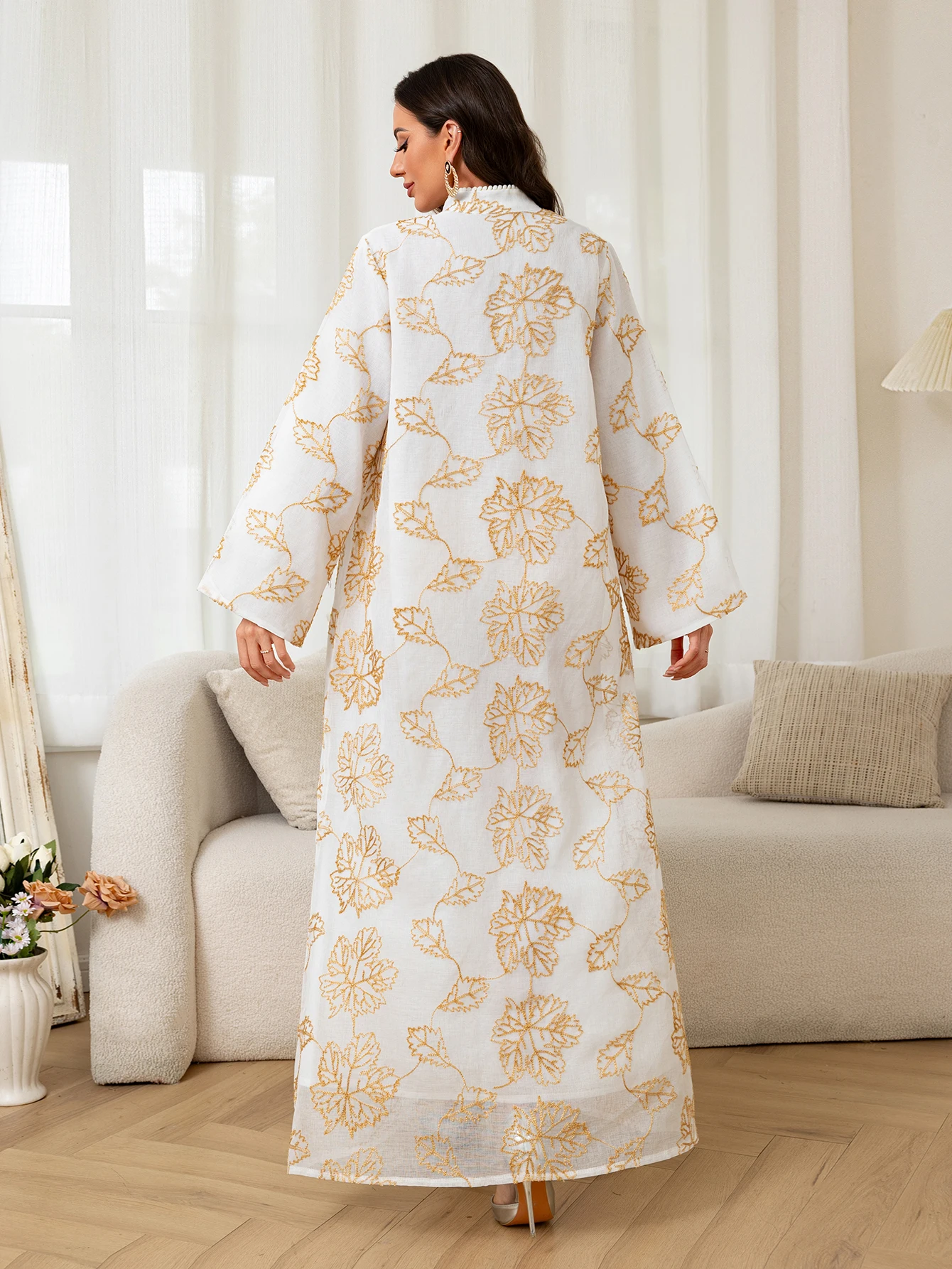 abaya islamique pour femmes, avec motifs de feuilles dorées, collier avec pompon, accent pour les observances du ramadan, événements religieux du moyen orient, 2025