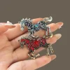 broches cheval classiques en strass pour femmes, épingles à revers en forme d'animal du zodiaque, accessoires pour vêtements de fête décontractés, cadeaux du nouvel an