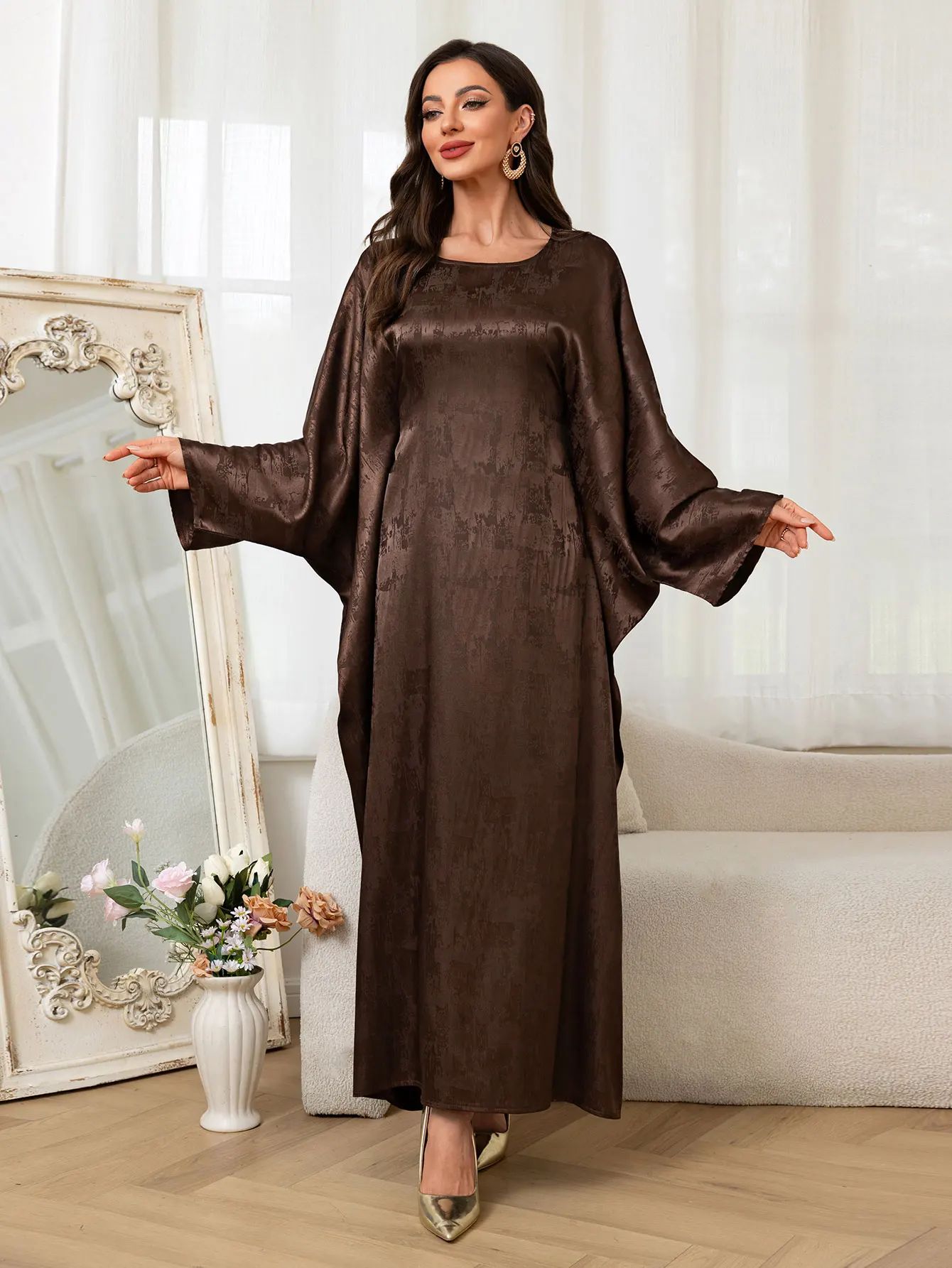 abaya à manches chauve souris marron islamique avec tissu à motif complexe, idéal pour un usage quotidien dans les États unis et les occasions islamiques formelles