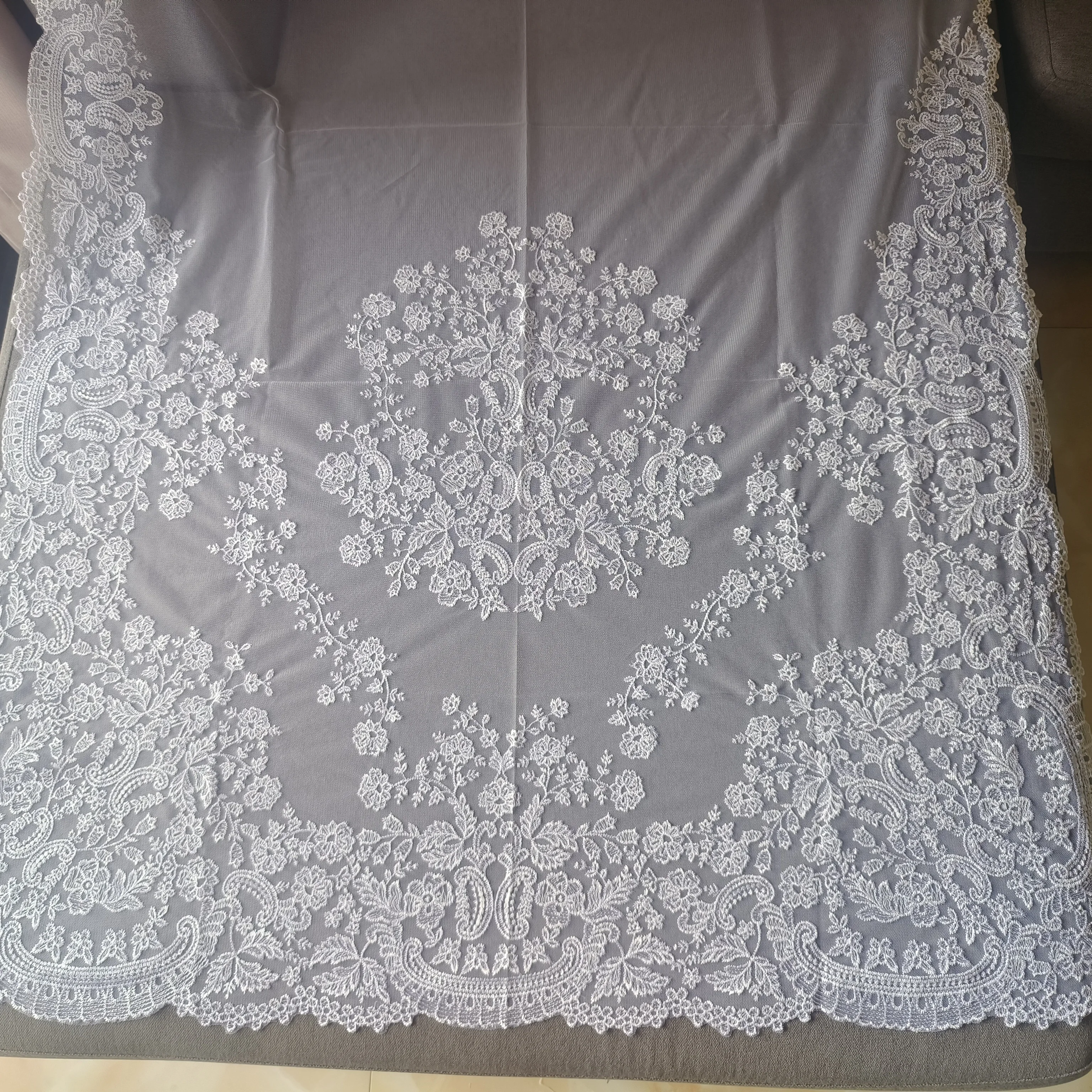 Mantille en dentelle espagnole blanche brodée Mantel De Encaje Fallera Manteleta fallera blanca