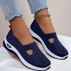 chaussures d'été respirantes et antidérapantes à semelle souple pour personnes âgées, chaussures plates de marche décontractées pour femmes d'âge moyen et âgées