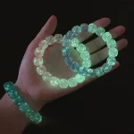 Bracelets lumineux pour femmes et hommes, en pierre naturelle fluorescente, veilleuse, perles scintillantes, bijoux à la mode, cadeau de Couple