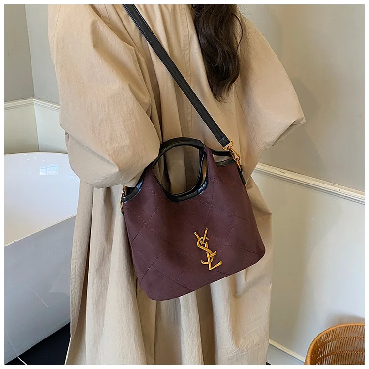 sac seau automne hiver 2025, sac à bandoulière tendance d'inspiration vintage, sac à main chic pour femmes, fourre tout élégant indispensable