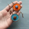 quatre paires de boucles d'oreilles peintes de style bohème. convient à l'usage quotidien et à la décoration des femmes combinaison de bijoux élégante.