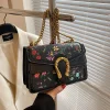 2025 nouveau sac pour femmes petit carré imprimé ethnique, messager à bandoulière en chaîne polyvalent, sac bacchus tendance pour les voyages en plein air
