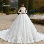 Robes de mariée en dentelle brodée sur filet, robe de Rhde princesse, manches longues, col rond, bouton de mariée personnalisé, luxe