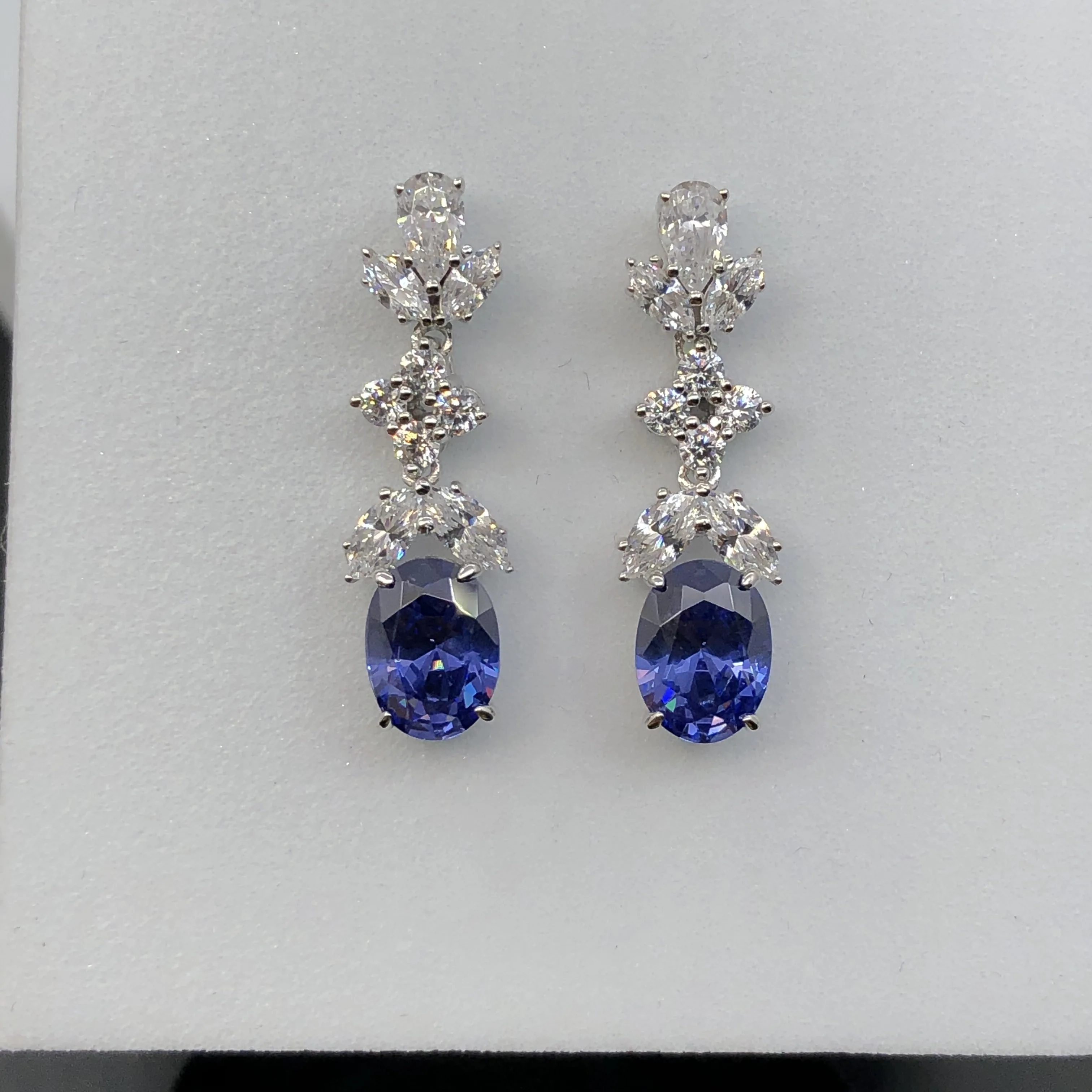 Boucles d'oreilles en diamant bleu et rubis, élégantes, chaque oreille a poussé en laboratoire, or blanc 14K, bijoux de fiançailles 070, 1,5 ct