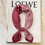 Nouveau foulard en soie foulard carré en soie pour femmes, sac à main de luxe pour femmes, foulard en soie de styliste SJ01