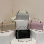 Pochette élégante pour femmes, sac à bandoulière tendance de grande capacité brillant avec chaîne, poignée supérieure en métal, fourre-tout pour dames