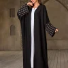 abaya noir élégant pour dames islamiques, manches brodées géométriques pour le ramadan et l'usure quotidienne dans les régions du moyen orient, nouvelle collection 2025