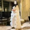 robes de soirée élégantes d'arabie saoudite, droites, sans bretelles, plis, châle, longueur au sol, traîne de balayage, robes de soirée blanches à plusieurs niveaux