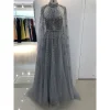 robe de soirée de forme trapèze avec perles et manches cape, tenue luxueuse, arabe, dubaï, col haut, longue, formelle, bal, mariage, personnalisée, 2025