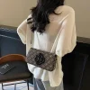 pochette minimaliste unique – sacoche rétro élégante avec logo lettre design et style bandoulière/tote polyvalent