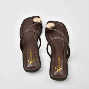 Sandales à talons bas à la mode pour femmes, avec un Design à Clip, parfaites pour la marche, nouvelle collection été 2025