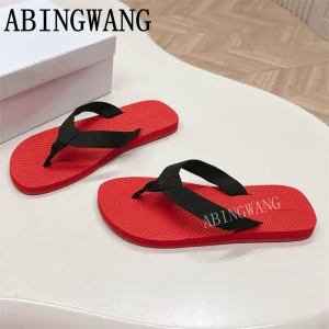 Tongs plates rouges pour femmes, bout rond, pantoufles plates décontractées, chaussures de plage, nouvelle collection été 2025