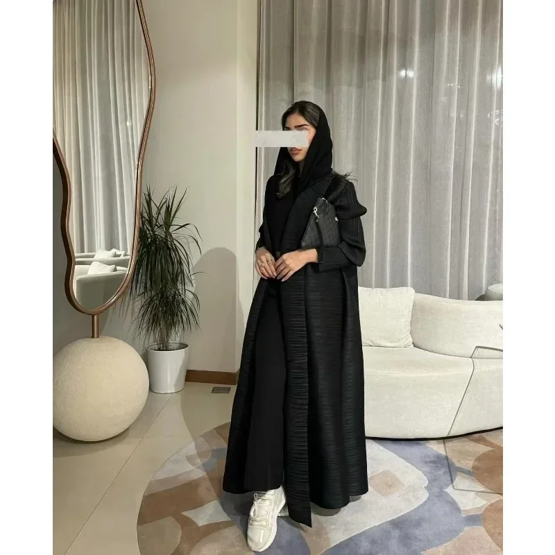 Abaya musulman noir Simple banlieue mode plissée ample longue Trench manteau veste 2024 automne nouveau Abaya musulman noir Simple banlieue mode plissée ample longue Trench manteau veste 2024 automne nouveau