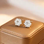 Boucles d&rsquo;oreilles exquises à motifs de diamants cloutés en argent, bijoux exquis adaptés aux charmants accessoires de fête de mariage pour dames