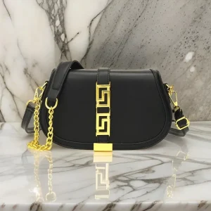 Fourre-tout chic en cuir parisien, sac de banlieue tendance avec bandoulière et esthétique de styliste rétro minimaliste