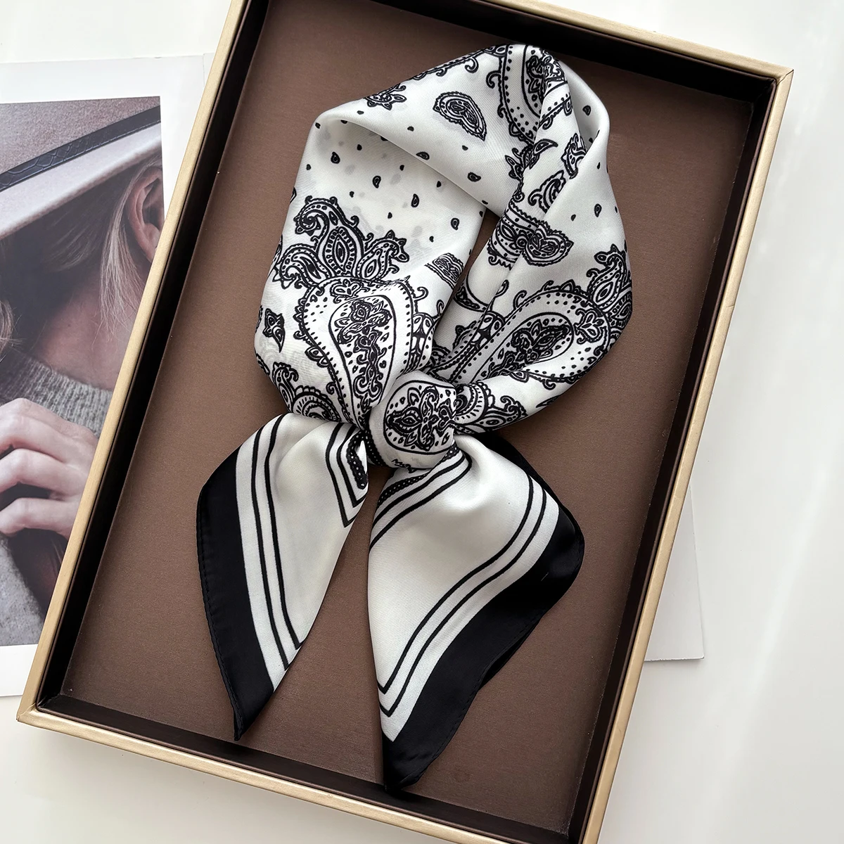 Foulard carré de luxe pour femmes dames Hijab 70*70cm élégant foulard Bandanas tache douce fausse soie foulards châle chaînes Foulard carré de luxe pour femmes dames Hijab 70*70cm élégant foulard Bandanas tache douce fausse soie foulards châle chaînes