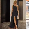 robe de soirée longue formelle à lacets, asymétrique épaule dénudée, couleur unie
