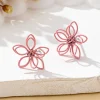une paire de boucles d'oreilles pour femmes, fleurs métalliques, boucles d'oreilles simples avec plusieurs couleurs au choix, boucles d'oreilles et bijoux, adaptées à un usage quotidien et aux vacances