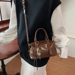 Sac à main Chic pour femmes, sac à bandoulière polyvalent, sac Boston doux au toucher, nouveau Style populaire, sac incliné à une épaule