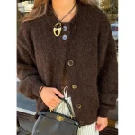 Cardigan : Pull ouvert sur le devant en tricot épais avec boutons en bois et bordure à franges, coupe décontractée à manches longues pour le bureau Boho