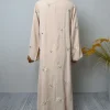 abaya musulman élégant pour femmes musulmanes, design brodé abricot clair islamique, matériau confortable, parfait pour les marchés du moyen orient, nouvelle collection 2025