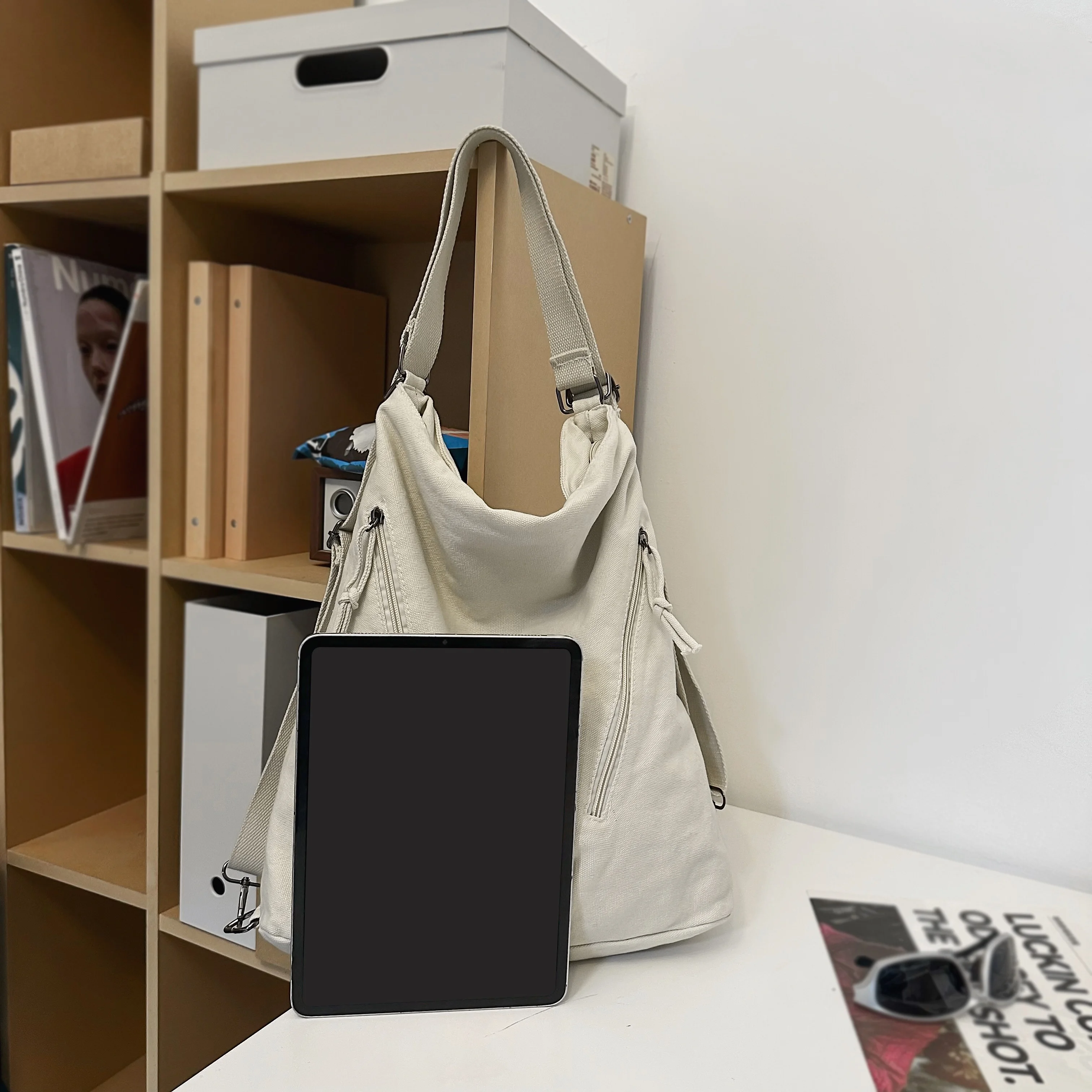 Sac à dos pour femme Sac polyvalent Grande capacité Design de couleur pure Sac à bandoulière de banlieue polyvalent Sac en toile tendance personnalisé Sac à bandoulière Sac à dos