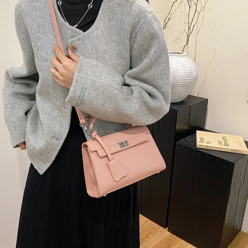 sac à bandoulière en cuir à la mode sac à main pour femme avec bandoulière design classique par marque de créateur