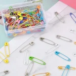 Épingles de sûreté en métal coloré, 120 pièces, avec boîte de rangement, petites épingles de sûreté pour vêtements, bricolage, épingles artisanales, accessoires de couture