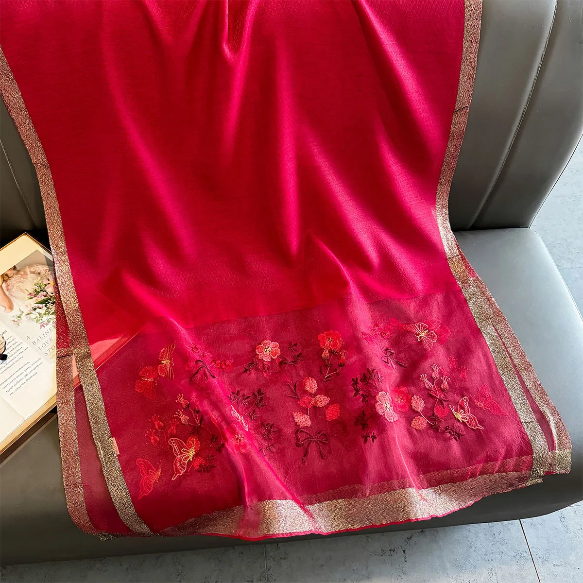 foulard de luxe brodé de fleurs pour femme, hijab enveloppant, Écharpe de sauna, 2024