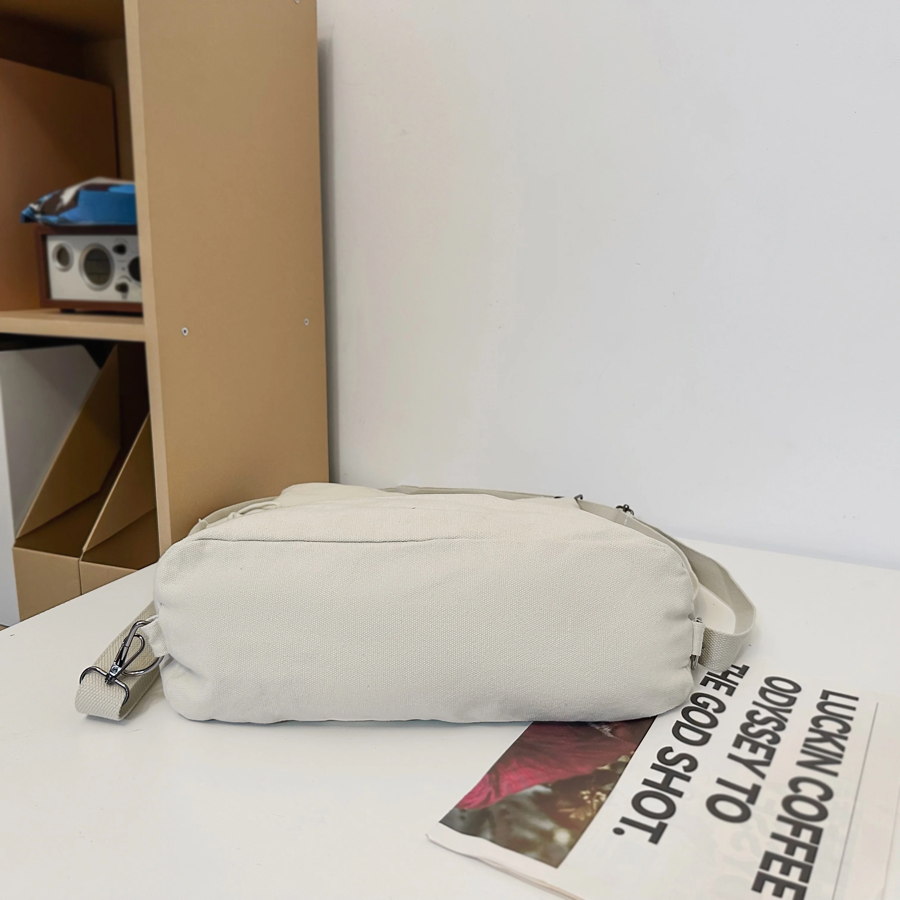 Sac à dos pour femme Sac polyvalent Grande capacité Design de couleur pure Sac à bandoulière de banlieue polyvalent Sac en toile tendance personnalisé Sac à bandoulière Sac à dos