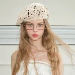 Chapeau à fleurs respirant, béret ajouré fin de Style japonais, grande circonférence de la tête assortie avec tout, casquette tricotée au Crochet pour vacances