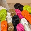pantoufles à semelles plates de couleur unie, tongs à plateforme de massage lingge, vêtements de plage, sandales d'été pour la maison