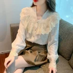Chemise en dentelle femmes vêtements automne nouveau Style coréen doux dentelle chemises en mousseline de soie col en v à manches longues minceur blanc Blouse haut pour femme