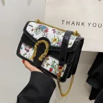 2025 nouveau sac pour femmes-petit carré imprimé ethnique, messager à bandoulière en chaîne polyvalent, sac Bacchus tendance pour les voyages en plein air