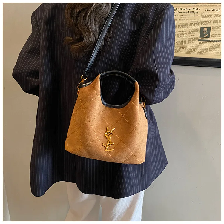 sac seau automne hiver 2025, sac à bandoulière tendance d'inspiration vintage, sac à main chic pour femmes, fourre tout élégant indispensable