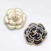 broches camélia en strass pour femmes, unisexe, design floral en émail, épingles végétales, fête de bureau, cadeaux pour amis, accessoires bijoux