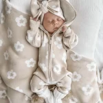 Combinaison à capuche pour bébé fille, vêtements pour tout-petits, barboteuse en tricot à manches longues, pull imprimé floral pour nouveau-né, nouvelle collection automne 2025