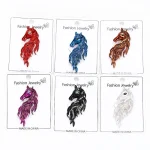 Broches de tête de cheval en strass pour femmes, broches d&rsquo;animaux de luxe polyvalentes, accessoires de fête décontractés pour amis, bijoux à la mode, cadeaux