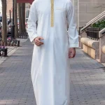 2026 Mode musulmane Abayas pour hommes Eid Moyen-Orient Arabe Caftan Brodé Col Montant Hommes Jubba Thobe Islam Robe Longue Décontractée