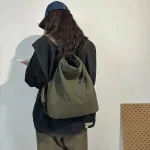 Sac à dos pour femme Sac polyvalent Grande capacité Design de couleur pure Sac à bandoulière de banlieue polyvalent Sac en toile tendance personnalisé Sac à bandoulière Sac à dos