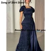 robe de soirée longue de forme sirène, élégante, bleu marine, col carré, perles appliquées, drapée, traîne de balayage latéral, personnalisée