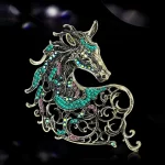 Broches tête de cheval en strass Vintage, ajourées, multicolores, animaux du zodiaque, bijoux décontractés, Badge en métal, épingle pour amis