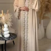 abaya beige élégant de dubaï pour femmes musulmanes – intrument conçu avec une pièce de broderie multicolore dans la mode modeste islamique