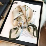 Foulard carré en soie polyvalent pour femmes, foulard à fleurs vert frais, bandeau pour cheveux, sac noué, mouchoir Hijab